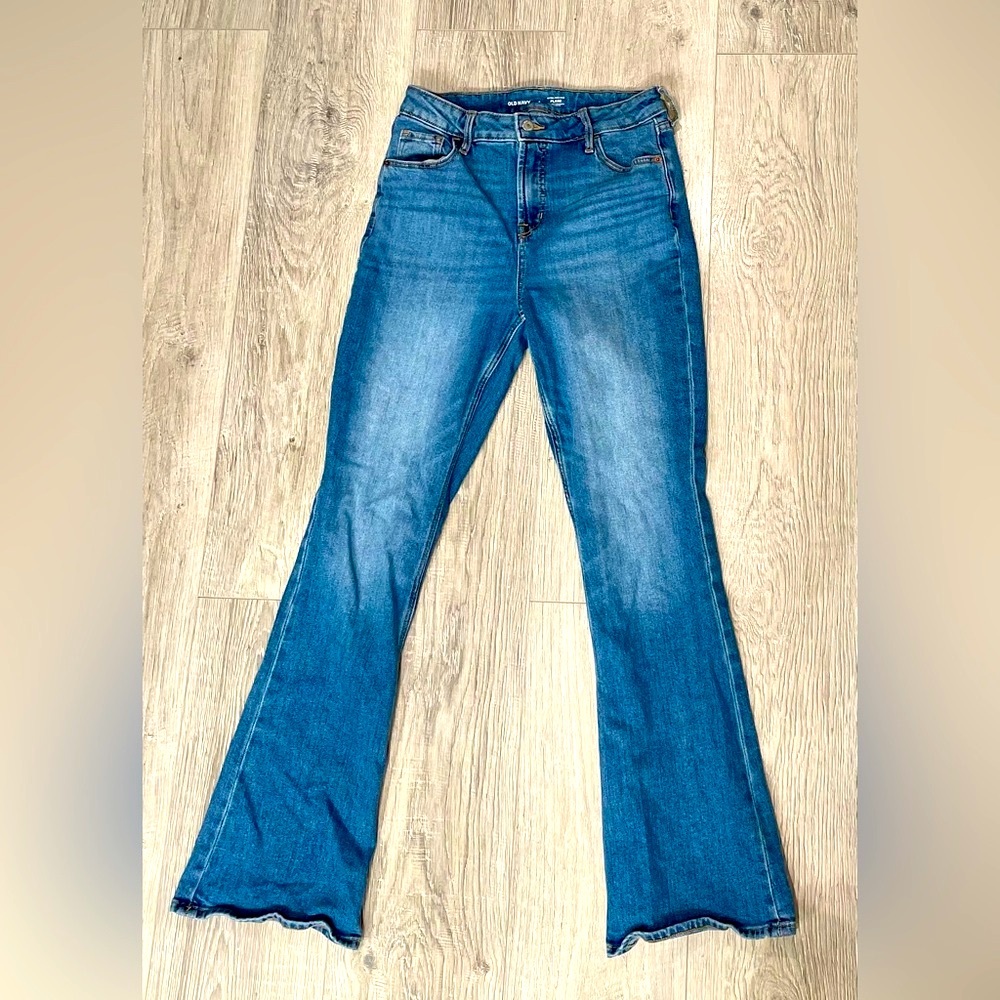 Old Navy Women’s Flare Jeans Size 6
